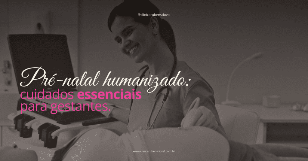 Pré-natal humanizado: cuidados essenciais para gestantes 1 Médica sorrindo durante exame de ultrassom em gestante deitada, em ambiente clínico acolhedor.