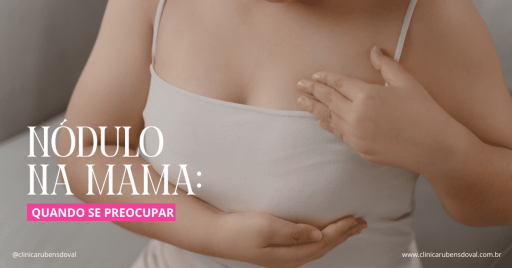 Nódulo na mama: quando se preocupar 1 Mulher examinando a mama com a mão, representando o autoexame e a atenção a possíveis nódulos mamários.